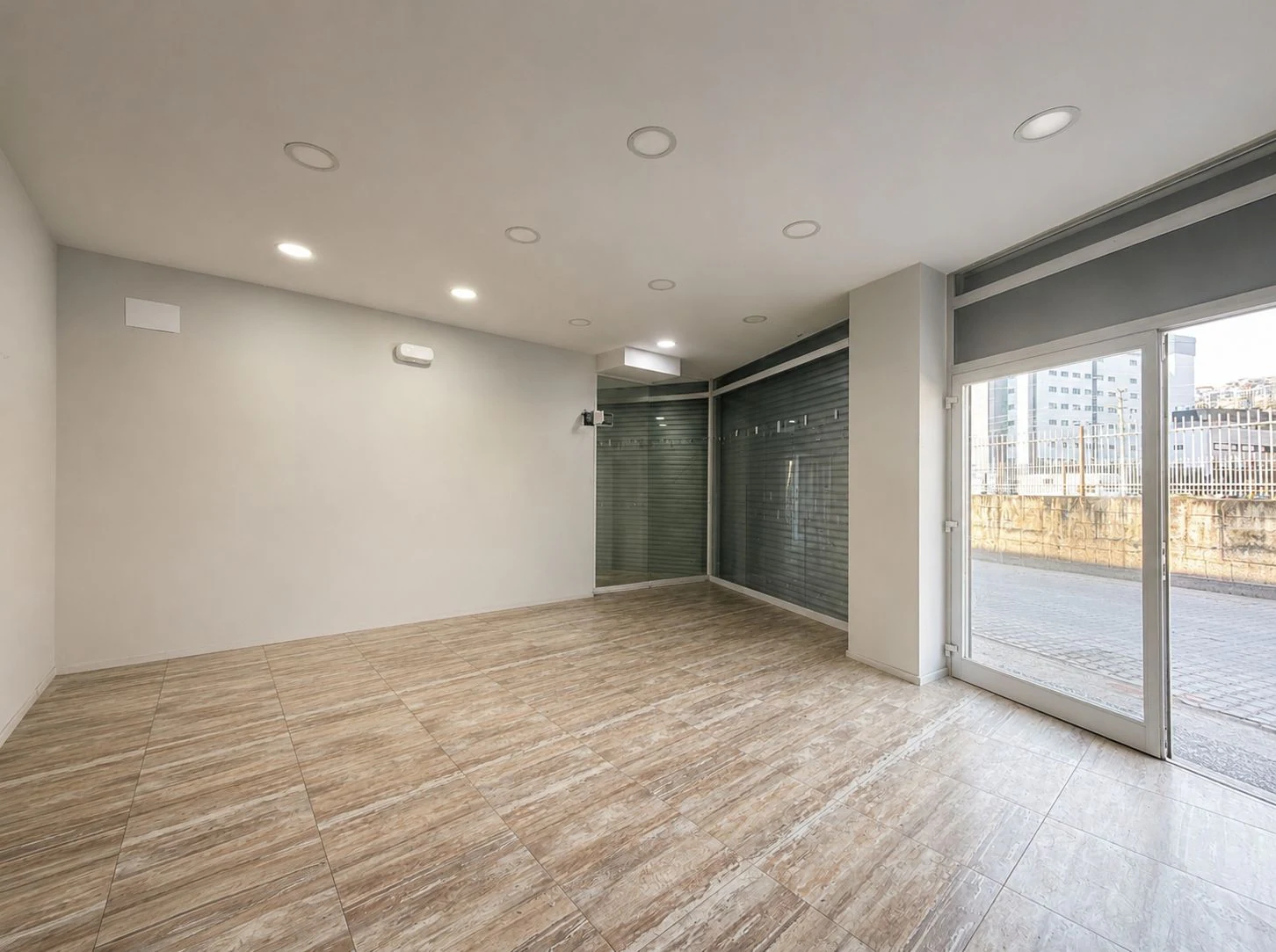 ÇİĞLİ YENİMAHALLE ATA SANAYİ İZBAN CEPHELİ SATILIK DÜKKAN galeri 4