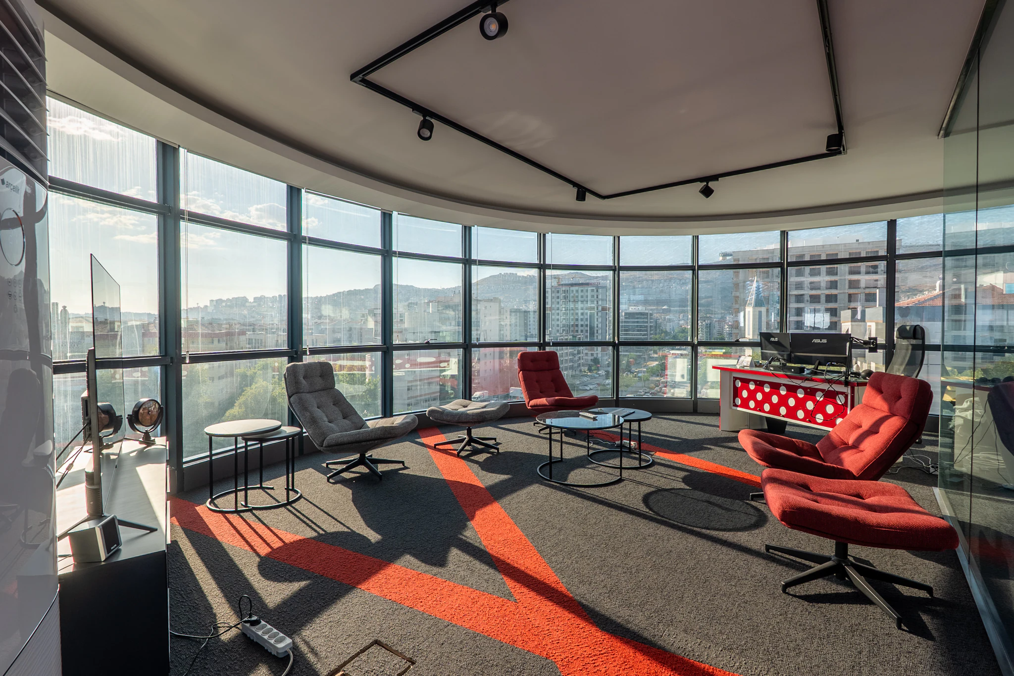 TEOK'TAN | MANAVKUYU'DA 270 m² EŞYALI SATILIK OFİS galeri 2