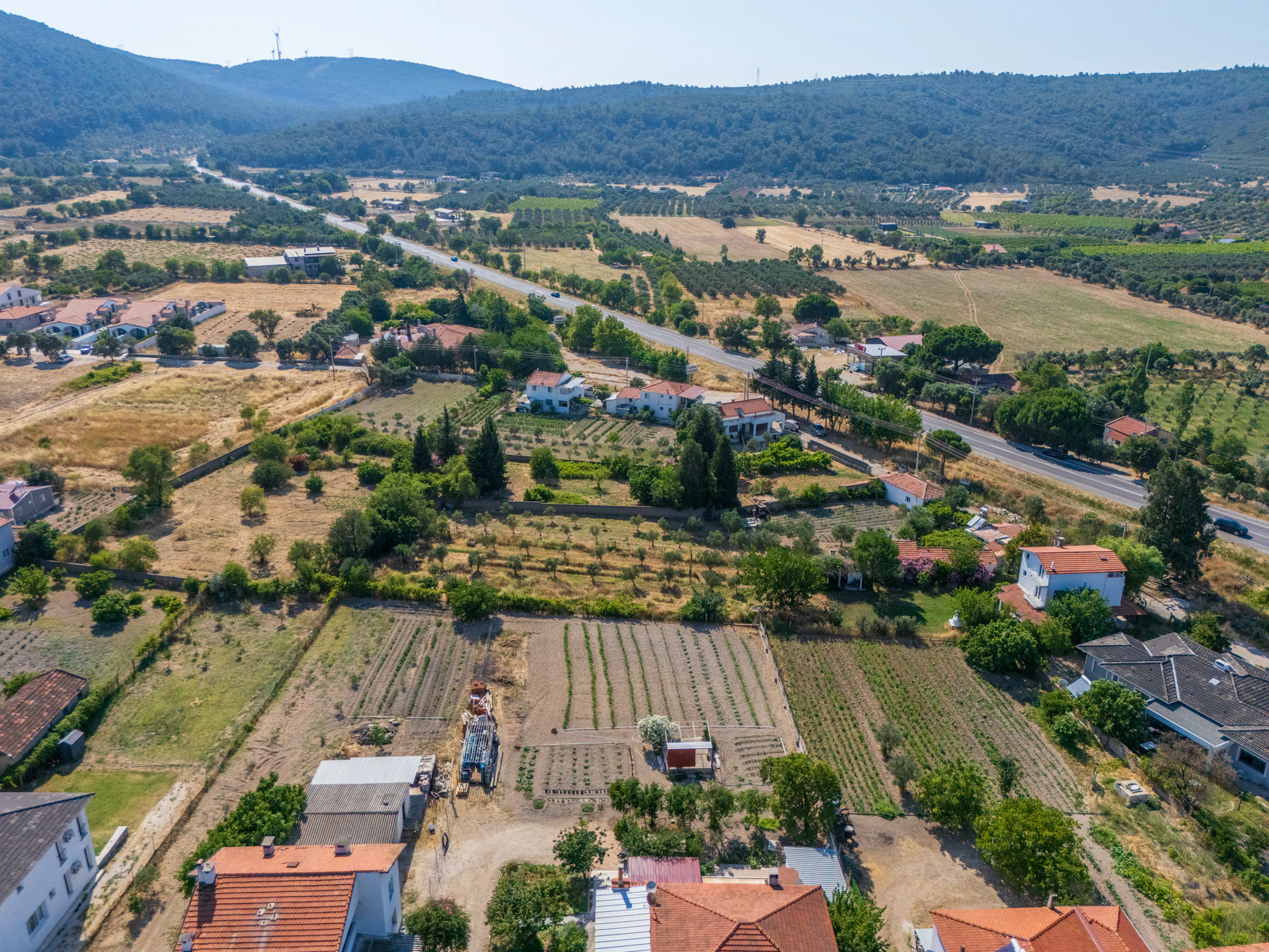 Urla Uzunkuyu’da Eski Çeşme Yolu Üzerinde Satılık Çiftlik Evi ve Arazi galeri 5