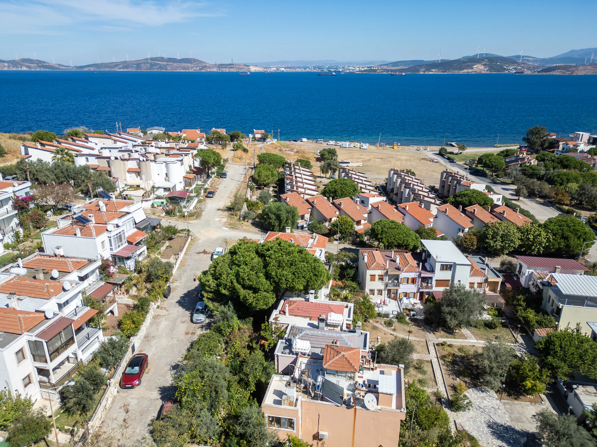 Yenifoça Petro Koyu | Site Plajlı | Bahçeli | 3+1 Dubleks Villa